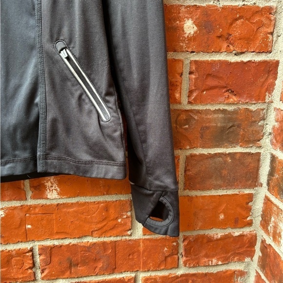 Athleta Medium Black Gray Full Zip Reflective Active Running Jacket Thumbholes - Picture 6 of 10